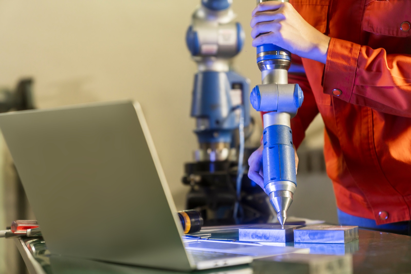 Mesin ukur koordinat (coordinate measuring machine) di laboratorium metrologi — alat ukur presisi yang disuplai PT Prakasa Makmur Sentosa